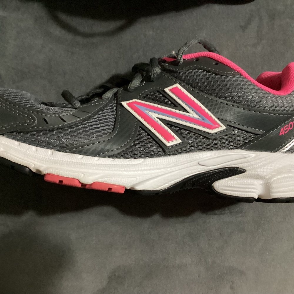 Women’s New Balance size 9 Gray and pink